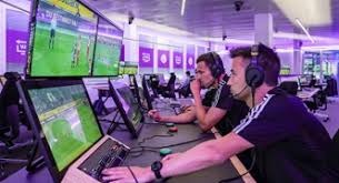 详解棒球规则中的投球板站位规定及投手轴心脚移动的合法性定义