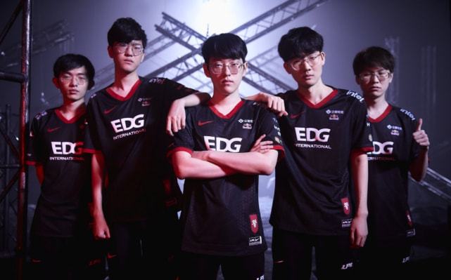 面对深圳队 面对深圳队