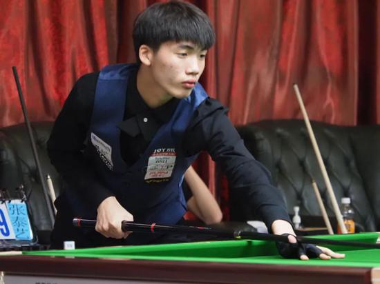 次看到他在 次看到他在